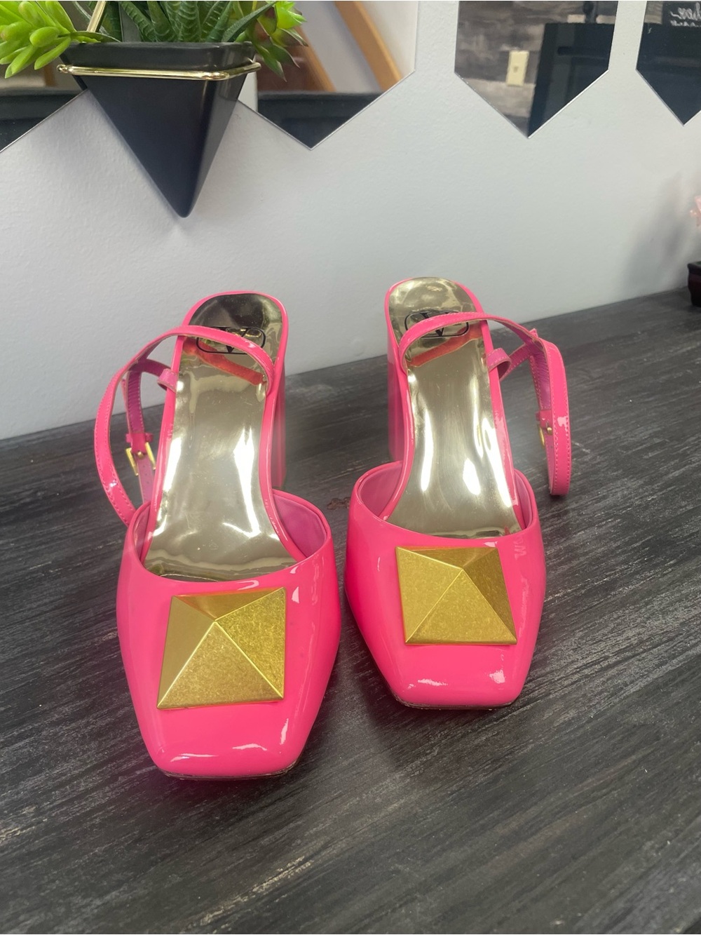 Valentino Garavani One Stud Pink Patent Leather Slingback Pumps Gold Block Heel